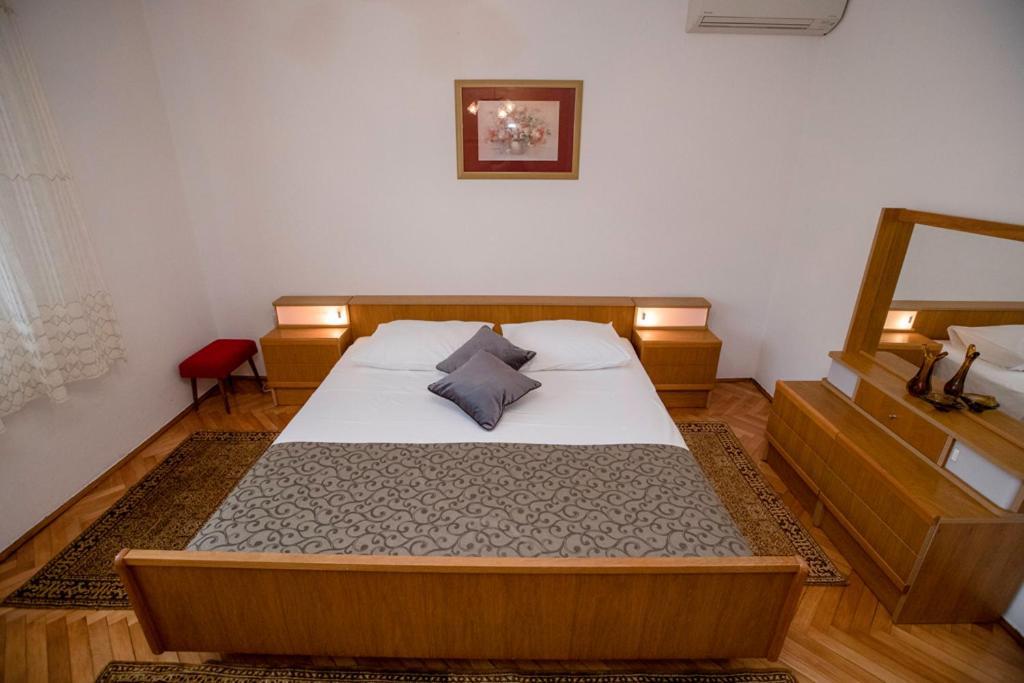 Apartments Dionis Rab Town Ngoại thất bức ảnh